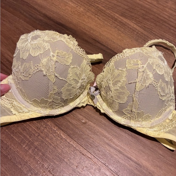 Victoria's Secret Bra Bundle - Pink, Yellow, Burgundy, Navy B32/B34 - Picture 11 of 16
